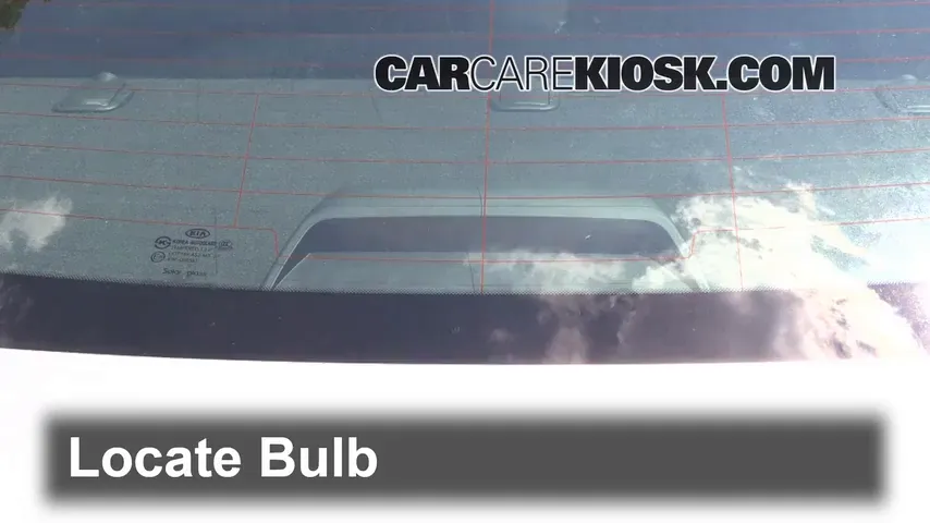 2012 Kia Optima Hybrid 2.4L 4 Cyl. Éclairage Feu de freinage central (remplacer l'ampoule)